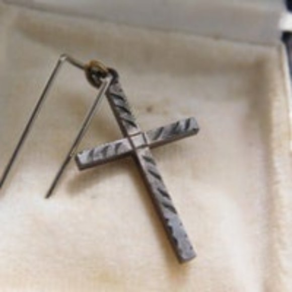 Vintage Cross Crucifix Pendant - Picture 2 of 7